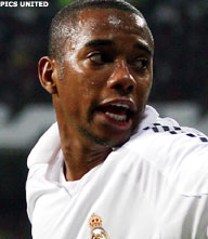 Robinho leidt Real naar ruime bekerzege