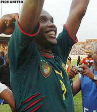 Samuel Eto'o niet te stoppen door Angola