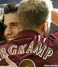 Bergkamp en Van Persie terug bij Arsenal