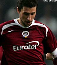 Hearts koopt nog snel spelers 9, 10 en 11