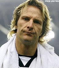 Wapenaar ruimt veld met hersenschudding