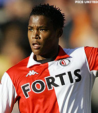 Snoyl breekt hand maar mist geen duel