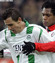 Van Hooijdonk redt punt voor Feyenoord