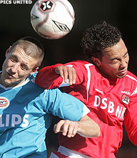 Moegestreden AZ geeft tegen PSV niet thuis