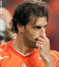 Oranje start later zonder Van Nistelrooy