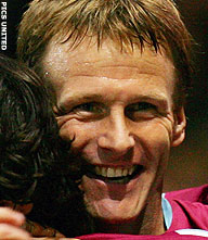 West Ham wil veteraan Sheringham houden