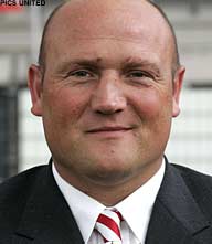 Thumbnail for article: De Koning verlengt en Heesen volgt hem op