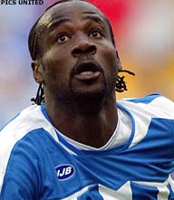 Wigan ziedend na verrassing Chimbonda