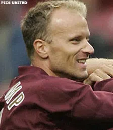 Thumbnail for article: Bergkamp voetbalt alleen nog in dromen