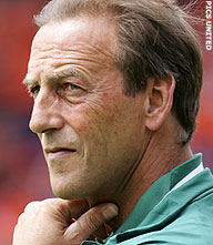 Neeskens voor drie jaar naar Barcelona