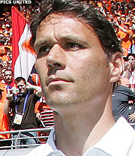 Van Basten tevreden: 'Duel onder controle'