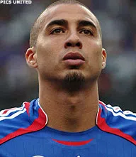 Domenech bindt in: Trezeguet in de basis