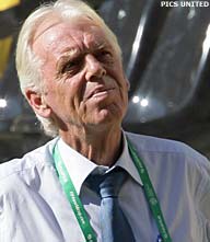 'Beenhakker in beeld bij Polen en Australië'