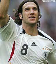 Italiaanse beelden tonen meppende Frings