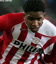Portsmouth verleidt PSV met bod op Farfán