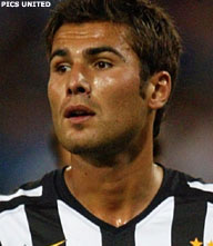 Mutu stapt van Juventus over naar Fiorentina