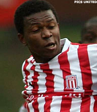 Junior volgt Tchité in omgekeerde richting