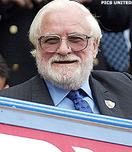 Ken Bates op oorlogspad tegen Chelsea