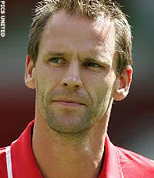 Thumbnail for article: Transfer André Ooijer naar Blackburn rond