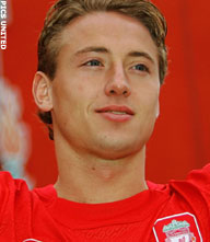 PSV: 'Transfers Kluivert en Kromkamp rond'