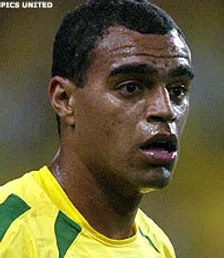 Thumbnail for article: Clubloze Denilson duikt op bij Portsmouth