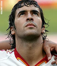 Thumbnail for article: Bondscoach Aragonés passeert Raúl