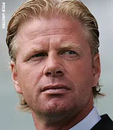 Thumbnail for article: FC Utrecht: Van Loen groeit en mag blijven