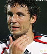 Magath neemt geen risico met Van Bommel