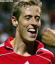Crouch kopt Liverpool langs bleek Bordeaux