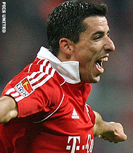 Makaay en Van Bommel vellen VfB Stuttgart