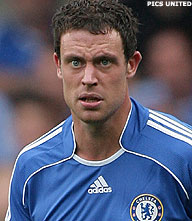 Bridge knokt terug en verlengt bij Chelsea