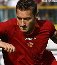 Roma klopt Sampdoria en loopt in op Inter