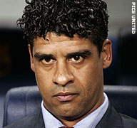 Rijkaard: 'Louis moet op eigen team letten'