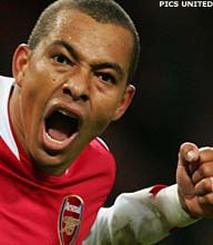 United klopt Villa en Arsenal haalt uit