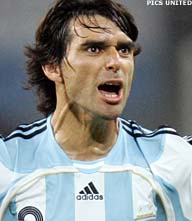 Thumbnail for article: International Ayala breekt record Simeone