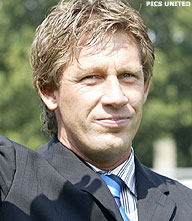 AZ waardeert ook Marcel Brands meer