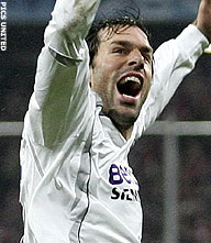 Van Nistelrooy houdt Real Madrid in de race