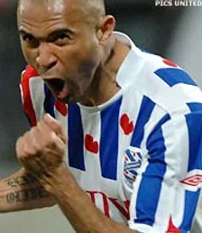 Thumbnail for article: Alves knikkert Cruijff en Huntelaar uit toptien