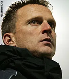 Thumbnail for article: Van den Brom mag AGOVV Apeldoorn trainen