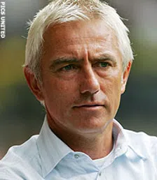 Thumbnail for article: 'Van Marwijk kandidaat bij VfL Wolfsburg'