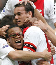 Sánchez Flores draait bij over Sneijder