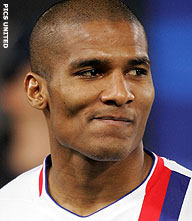 Malouda en Abidal azen op vertrek bij Lyon