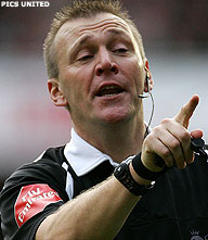 Poll kan schande niet meer aan en stopt