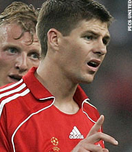 Fans Gerrard en Carragher verlengen bij Reds