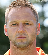 Wijker speelt nog jaar en wordt dan manager