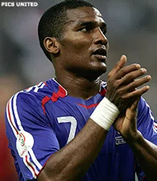 Thumbnail for article: Malouda: 'Drogba drong aan op mijn komst'