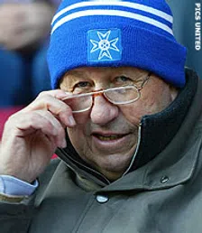 Thumbnail for article: 'Te oude' Roux mag op bank Lens zitten