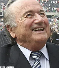 Thumbnail for article: Blatter: 'Bij blessure vijf minuten van het veld'