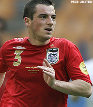 Linksback Baines terug naar Liverpool