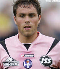 Elmander helpt Toulouse lang tien van Lyon